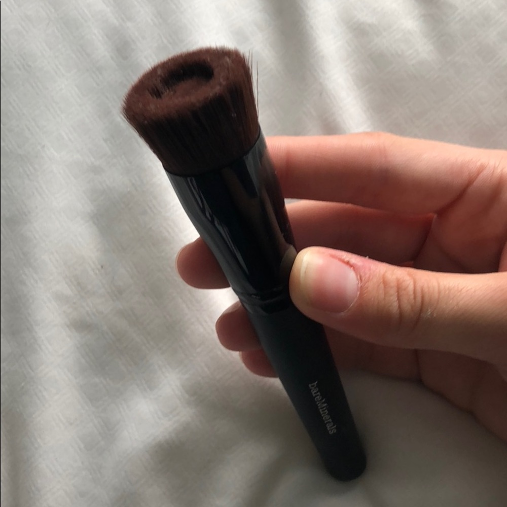 Bare minerals brush
